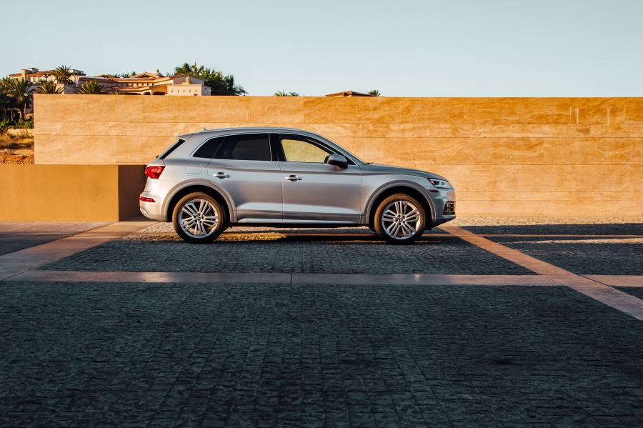 Audi Q5 2.0T Quattro 2017 года  (NA) (фото 5 из 40)